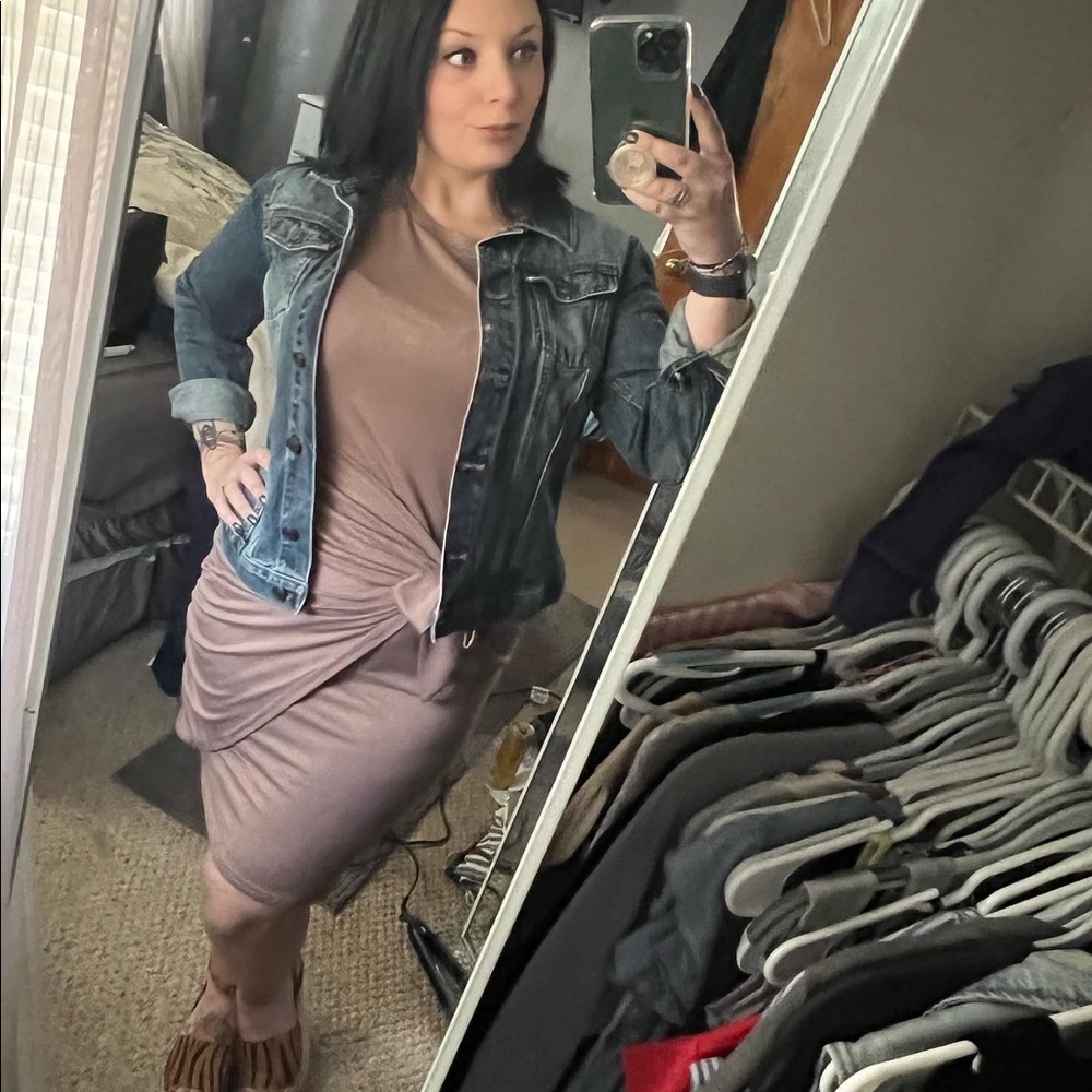 Have Fun Exploring; Wear It Like Mads & Mads Mom Boutique & Well Loved Closet - Picture 16 of 16